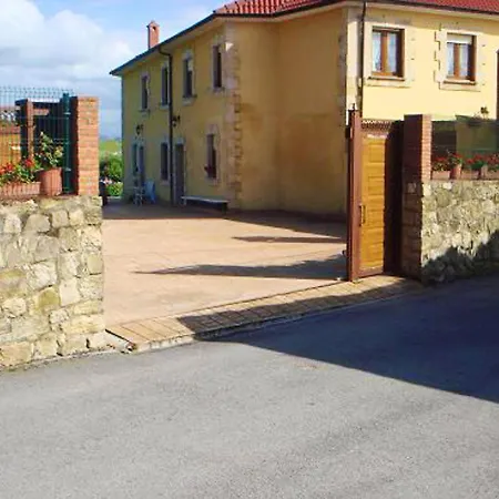 Apartment Seaside Retreat: 2-bedroom With Pool In