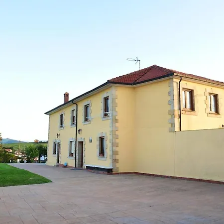 Seaside Retreat: 2-bedroom With Pool In Apartment *