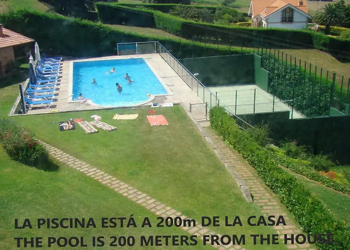 Seaside Retreat: 2-bedroom With Pool In Apartment