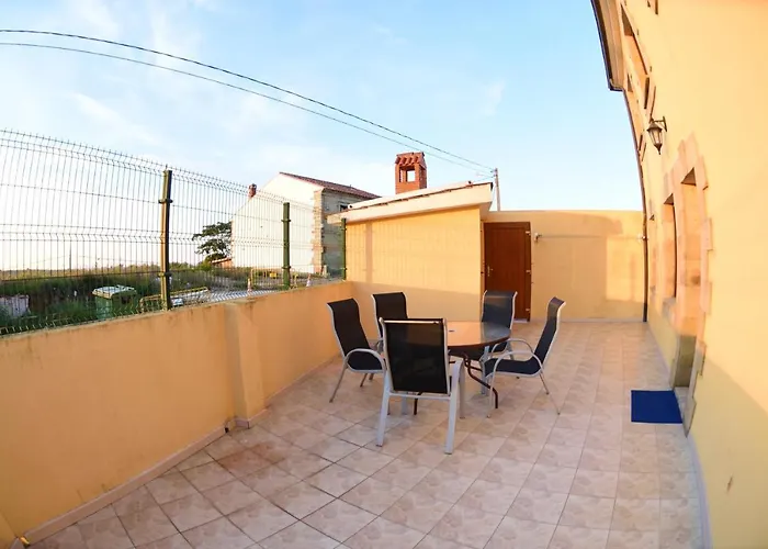 Seaside Retreat: 2-bedroom With Pool In Apartment Mogro