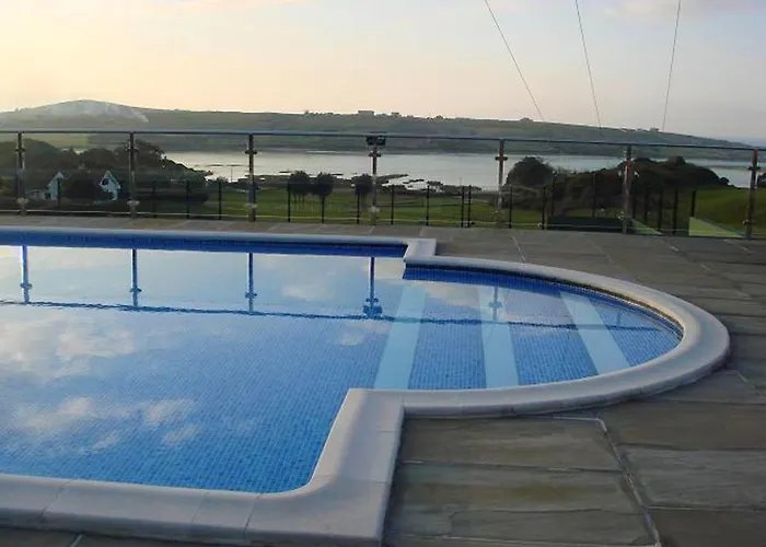 Seaside Retreat: 2-bedroom With Pool In Apartment Mogro