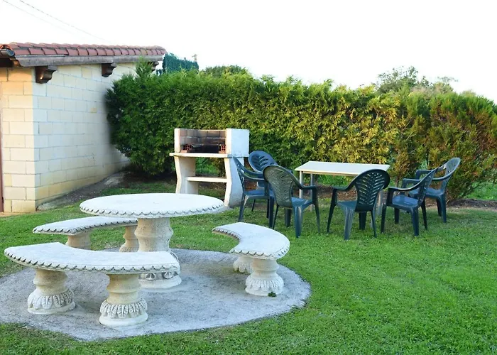 Seaside Retreat: 2-bedroom With Pool In Apartment