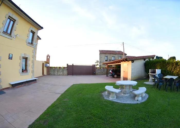 Seaside Retreat: 2-bedroom With Pool In Apartment