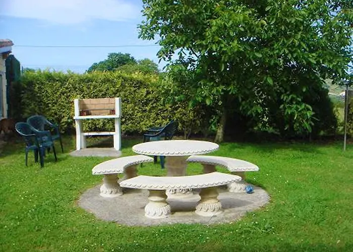 Seaside Retreat: 2-bedroom With Pool In Apartment *